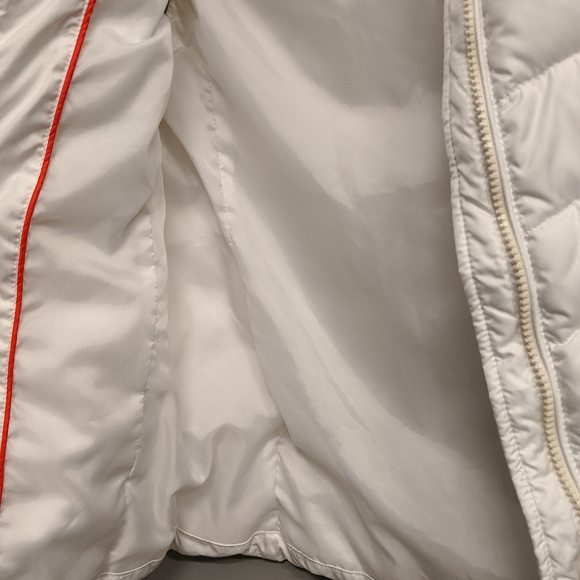 Like new Women's Tommy Hilfiger white zip up puffer vest - size x-small - Picture 4 of 5